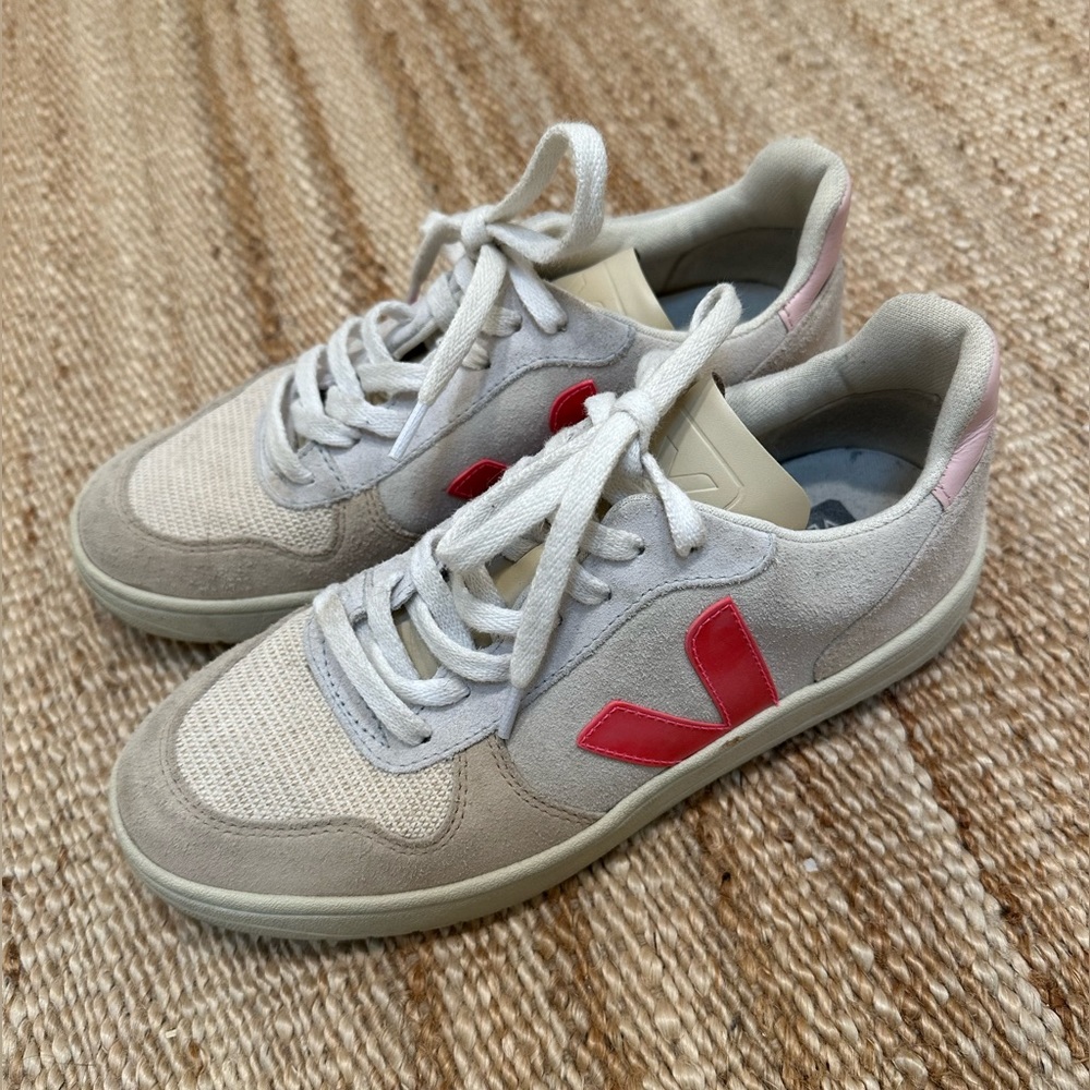 Pink V creamy veja sneakers
